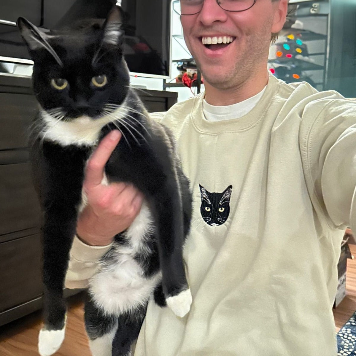 Sweatshirt to hold cat online