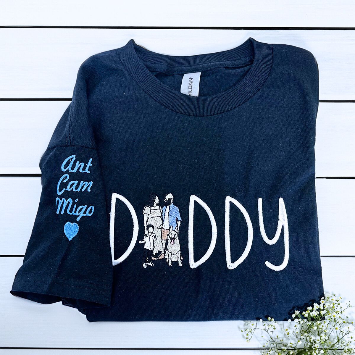 Folded Black Papa Sweatshirt with DFamily Portrait Embroidery, a meaningfu and cozy gift for Dad