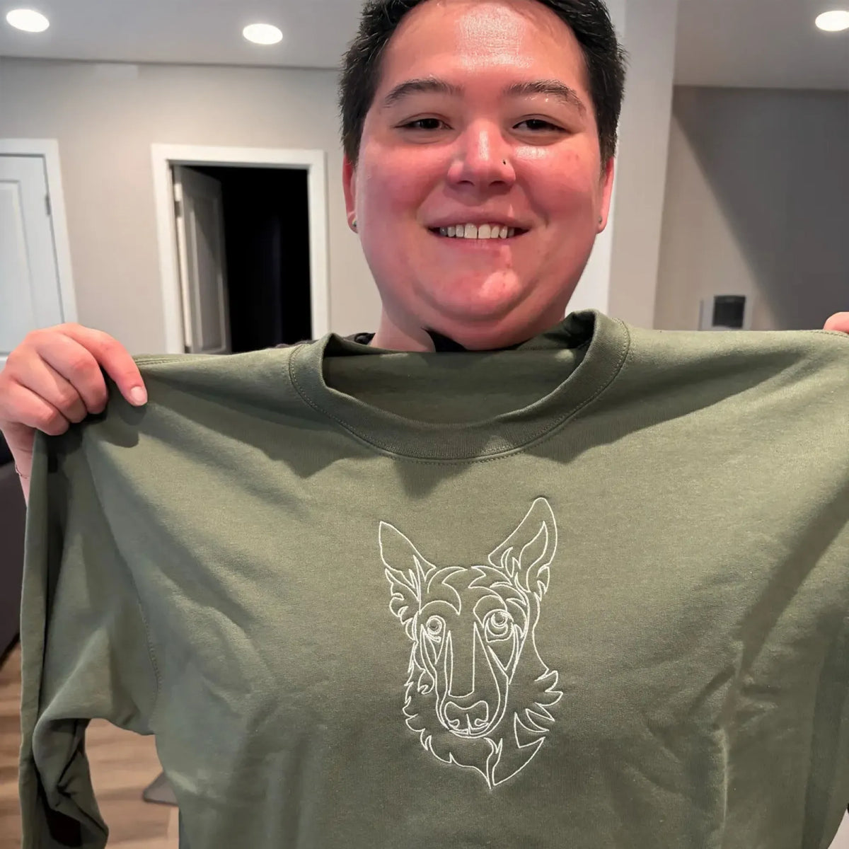 Father’s Day Custom Pet Outline Photo Embroidered Hoodie or Sweatshirt – Personalized Gift for Pet-Loving Dad and Grandpa