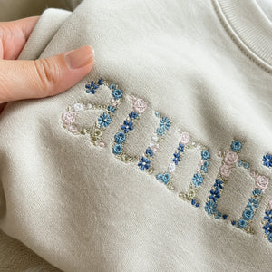 Embroidered Floral Auntie Sweatshirt - Personalized New Aunt Crewneck with Kid's Name's