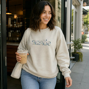 Embroidered Floral Auntie Sweatshirt - Personalized New Aunt Crewneck with Kid's Name's
