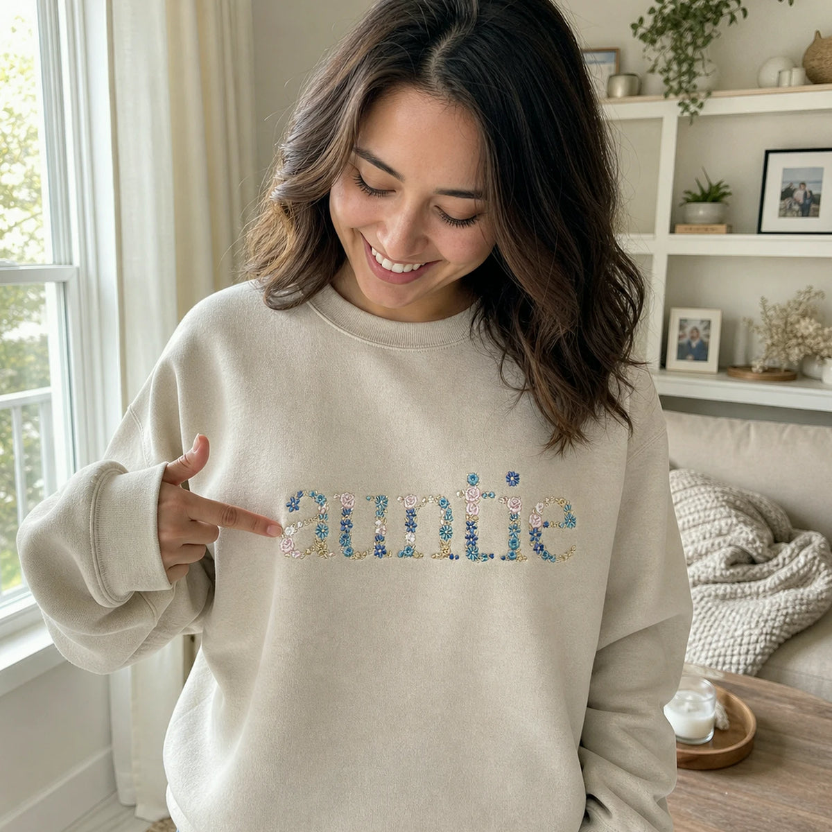 Embroidered Floral Auntie Sweatshirt - Personalized New Aunt Crewneck with Kid's Name's