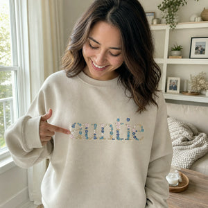 Embroidered Floral Auntie Sweatshirt - Personalized New Aunt Crewneck with Kid's Name's