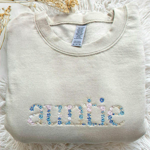 Embroidered Floral Auntie Sweatshirt - Personalized New Aunt Crewneck with Kid's Name's