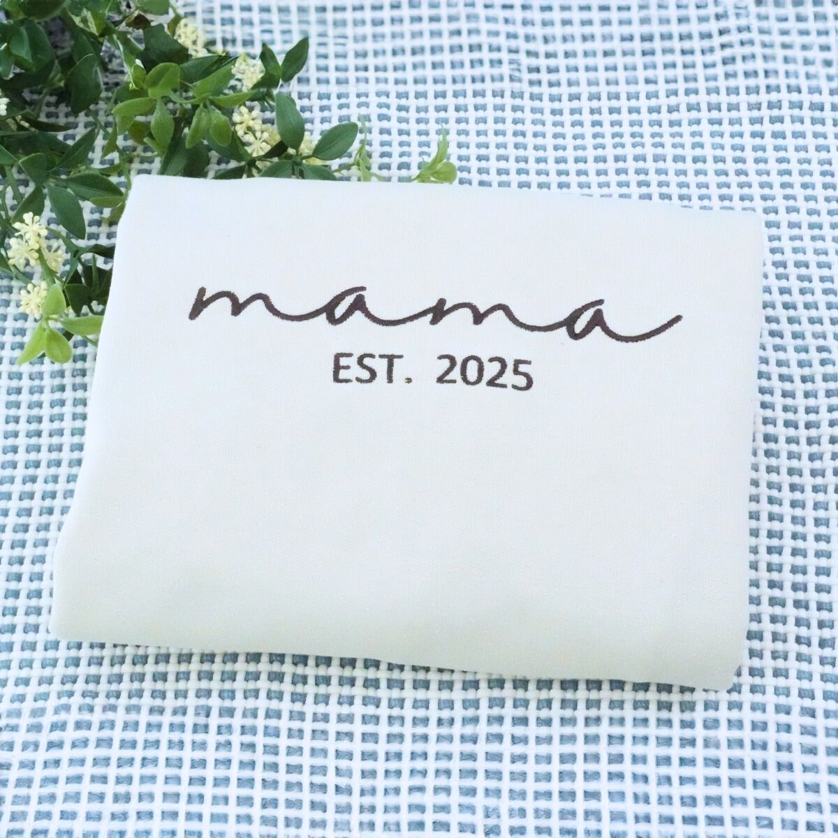 Personalized embroidered mama sweatshirt with custom name on sleeve, perfect Mother’s Day gift