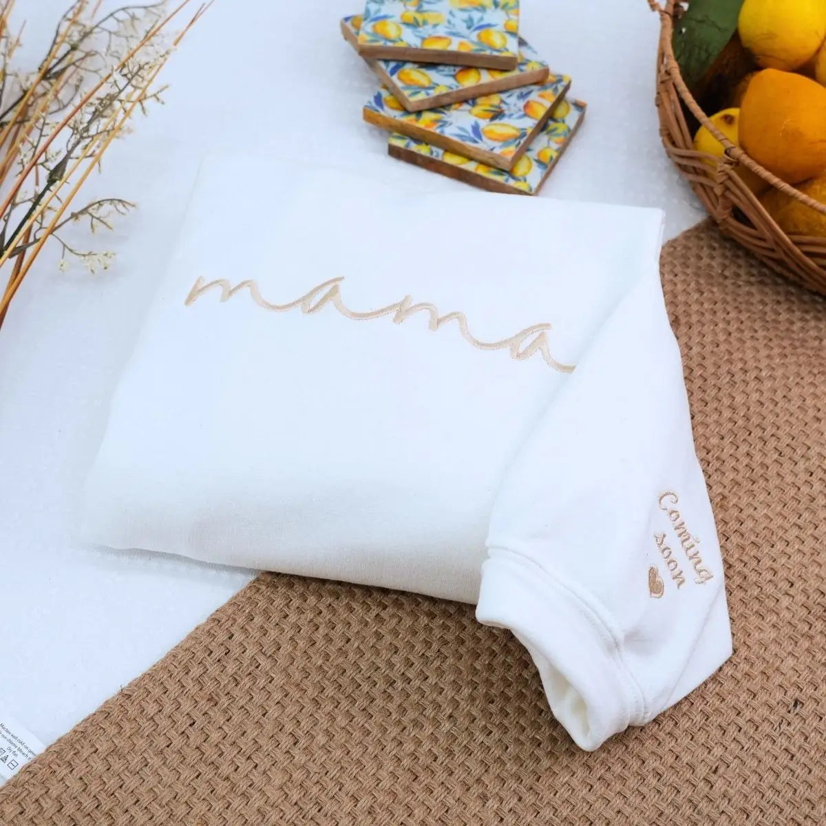 Personalized embroidered mama sweatshirt with kids' names on sleeve – perfect gift for Mother’s Day or birthdays.