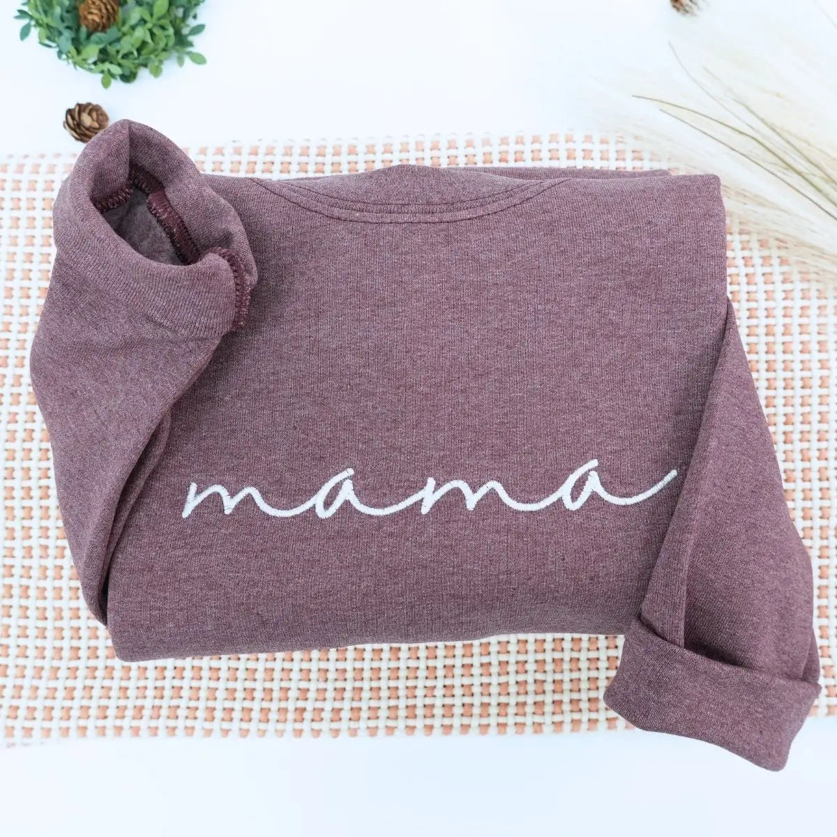Personalized embroidered mama sweatshirt with kids' names on sleeve – perfect gift for Mother’s Day or birthdays.