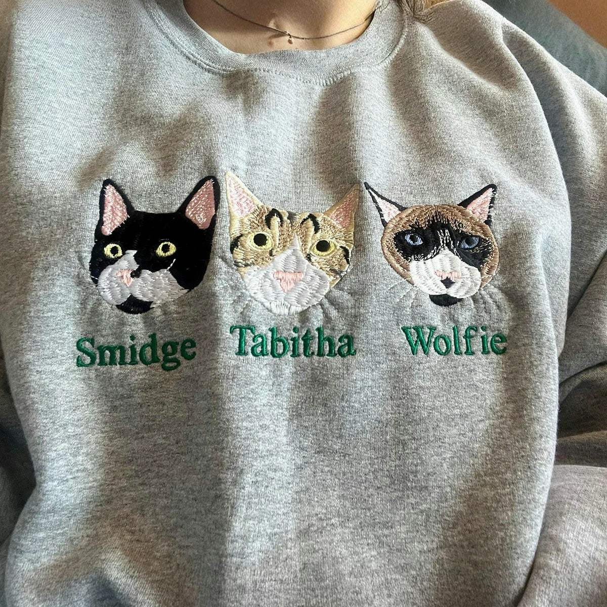 Custom Dog Portrait Sweatshirt for Birthday Mom - Embroidered Pet Photo Crewneck & Name - Gift for Her