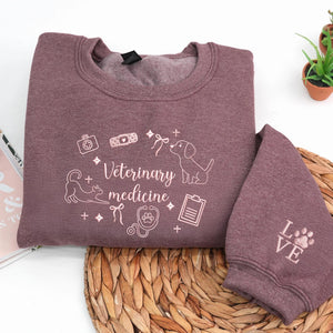 Custom Future Veterinarian Graduation Gift, Embroidered Veterinary Medicine Icons Sweatshirt, Class of 2026 Apparel