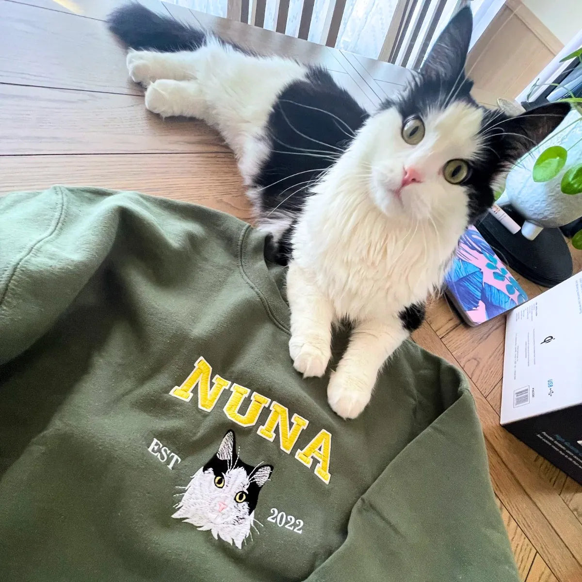 Personalized Father’s Day Gift for Pet Lovers – Custom Embroidered Pet Portrait Photo Sweatshirt or Hoodie