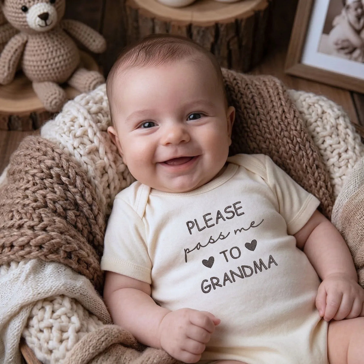 Newborn onesie embroidered “Please Pass Me to Grandma” – soft, gift-ready outfit for first-time grandmas