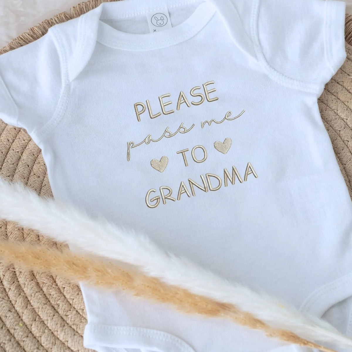 Newborn onesie embroidered “Please Pass Me to Grandma” – soft, gift-ready outfit for first-time grandmas
