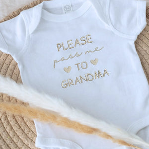 Newborn onesie embroidered “Please Pass Me to Grandma” – soft, gift-ready outfit for first-time grandmas