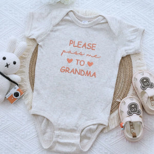 Newborn onesie embroidered “Please Pass Me to Grandma” – soft, gift-ready outfit for first-time grandmas