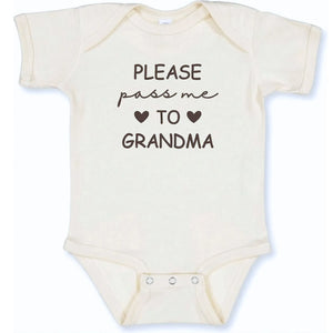 Newborn onesie embroidered “Please Pass Me to Grandma” – soft, gift-ready outfit for first-time grandmas