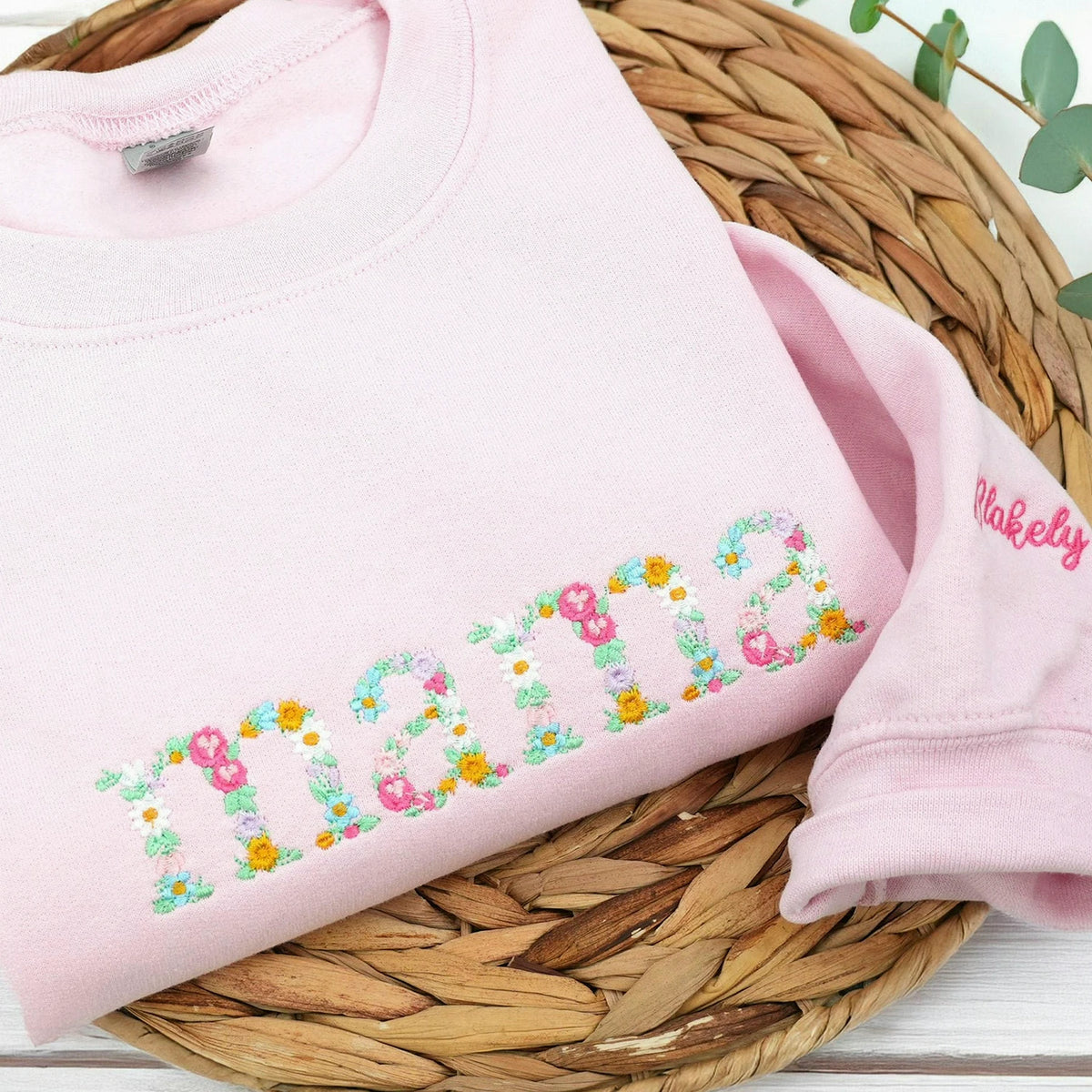 Embroidered Grandma Floral Sweatshirt - Personalized Gigi Crewneck with Kid's Name's