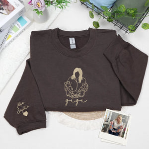 Custom Gigi Photo Line Art Embroidered Sweatshirt Hoodie - Personalized Mother's Day 2026 Gift for Gramdma