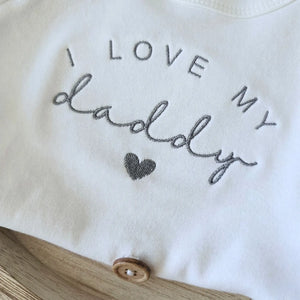 Embroidered "Hi Daddy" baby onesie for newborn, perfect first-time dad gift and baby announcement outfit