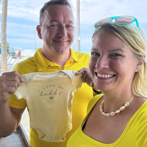 Embroidered "Hi Daddy" baby onesie for newborn, perfect first-time dad gift and baby announcement outfit