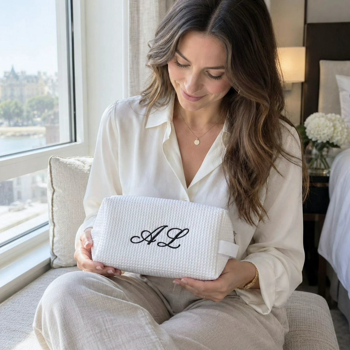 Personalized Makeup Bag with Initials, Embroidered Modern Minimalist Cosmetic Bag, Bride Bag