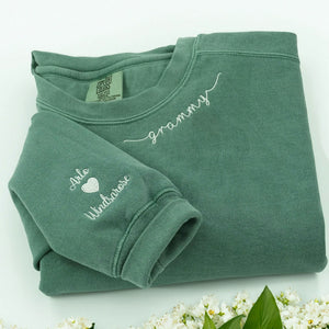 Personalized Embroidered Mama Sweatshirt With Kid Name on, New Mom Gift, Gift for Wife