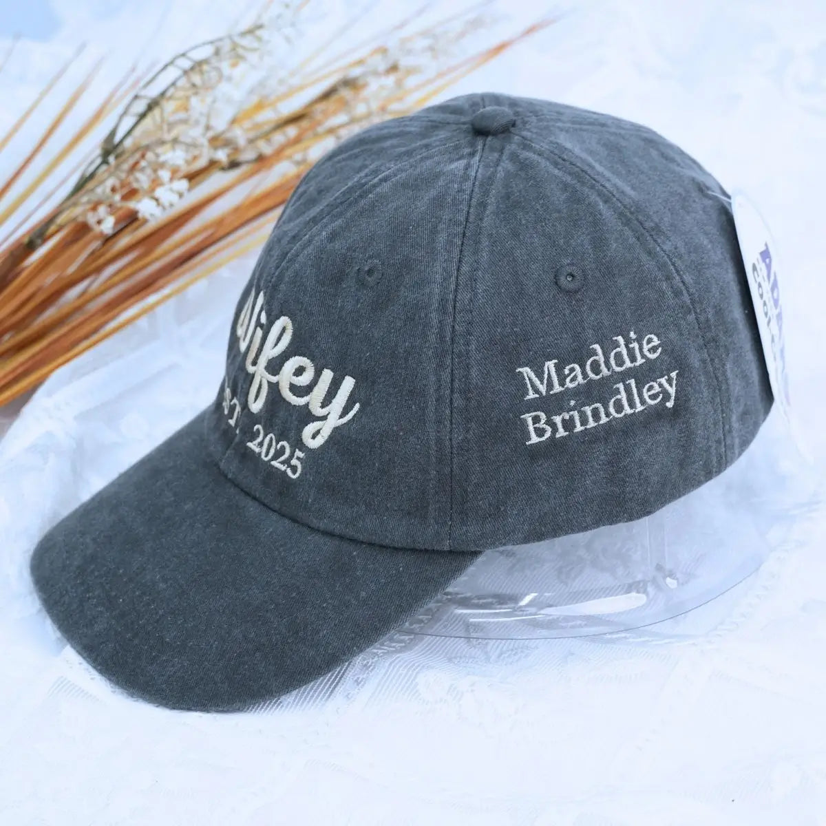 Matching embroidered hubby and wifey hats – personalized couple gift for weddings, engagements, or honeymoon photos.