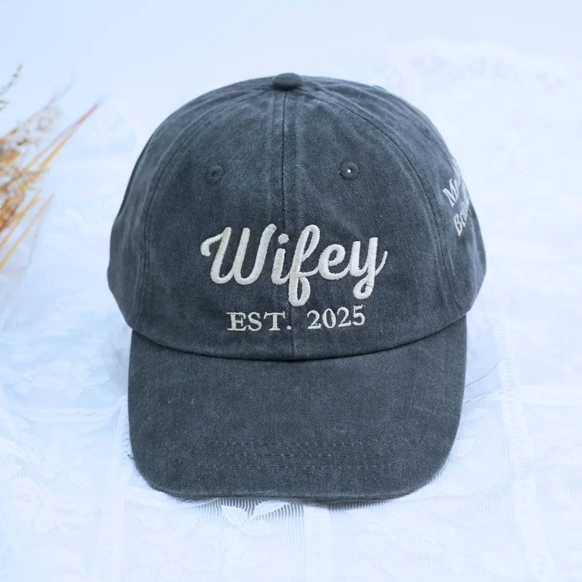 Matching embroidered hubby and wifey hats – personalized couple gift for weddings, engagements, or honeymoon photos.