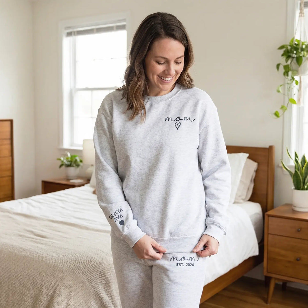 Custom Embroidered Mom Loungewear Set Mom EST with Portrait, Mother's Day Gift for New Mom