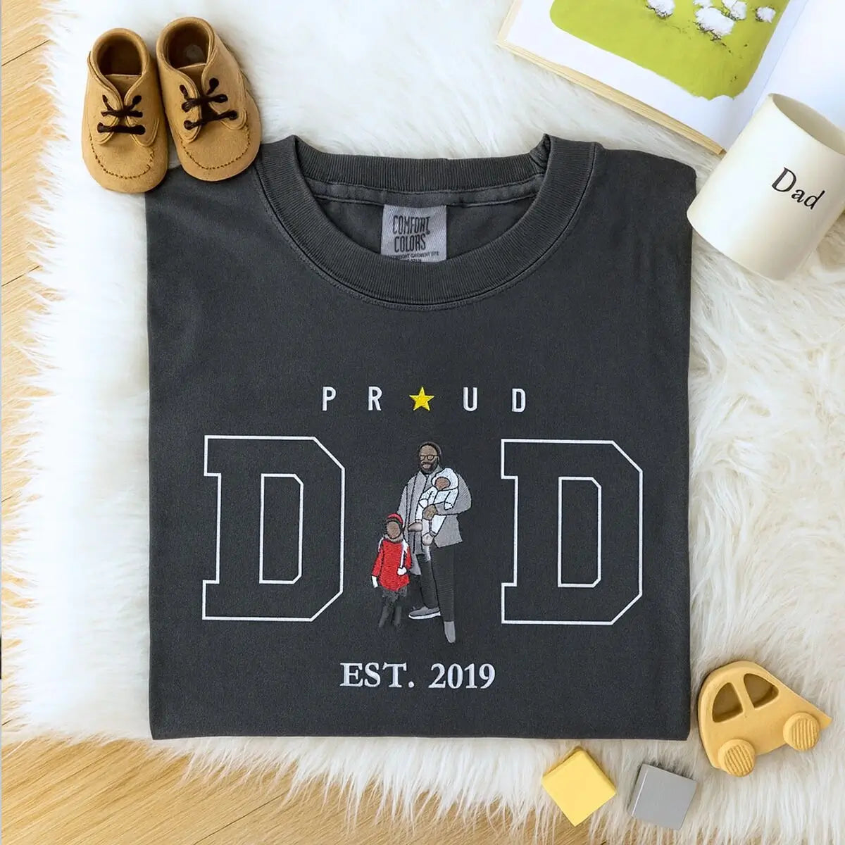 Custom embroidered proud dad shirt with photo portrait and name on sleeve – perfect Father’s Day gift