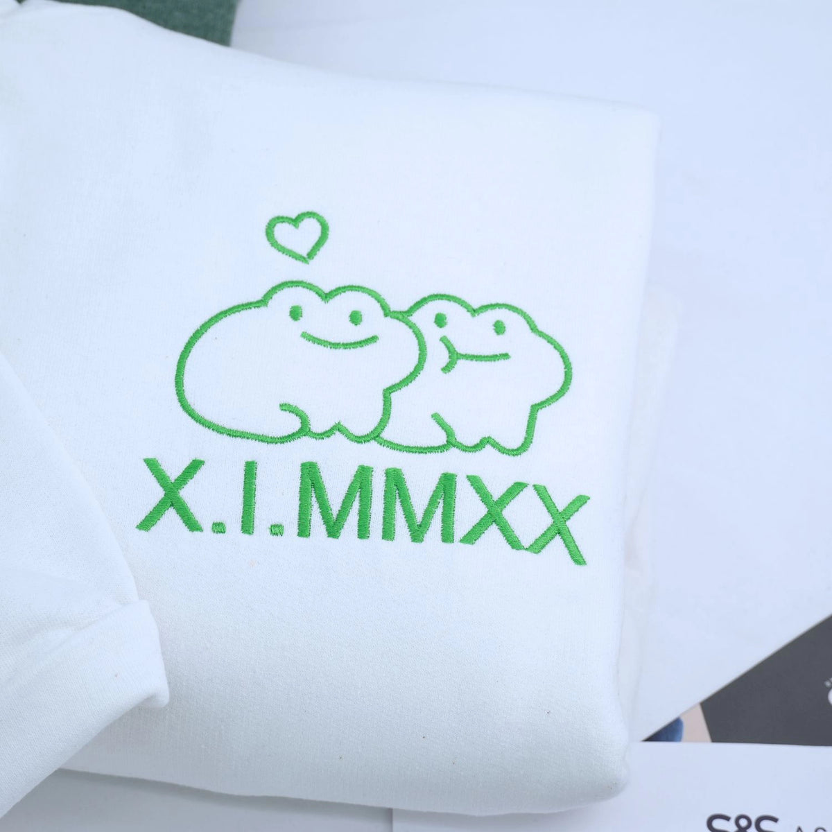 custom embroidered kissing frog couple hoodies valentine’s gift