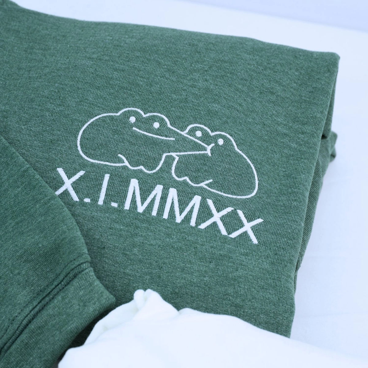 custom embroidered kissing frog couple hoodies valentine’s gift