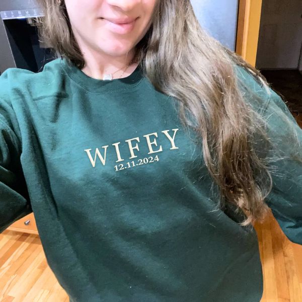 Dark green 'Wifey' sweatshirt with a personalized wedding date.