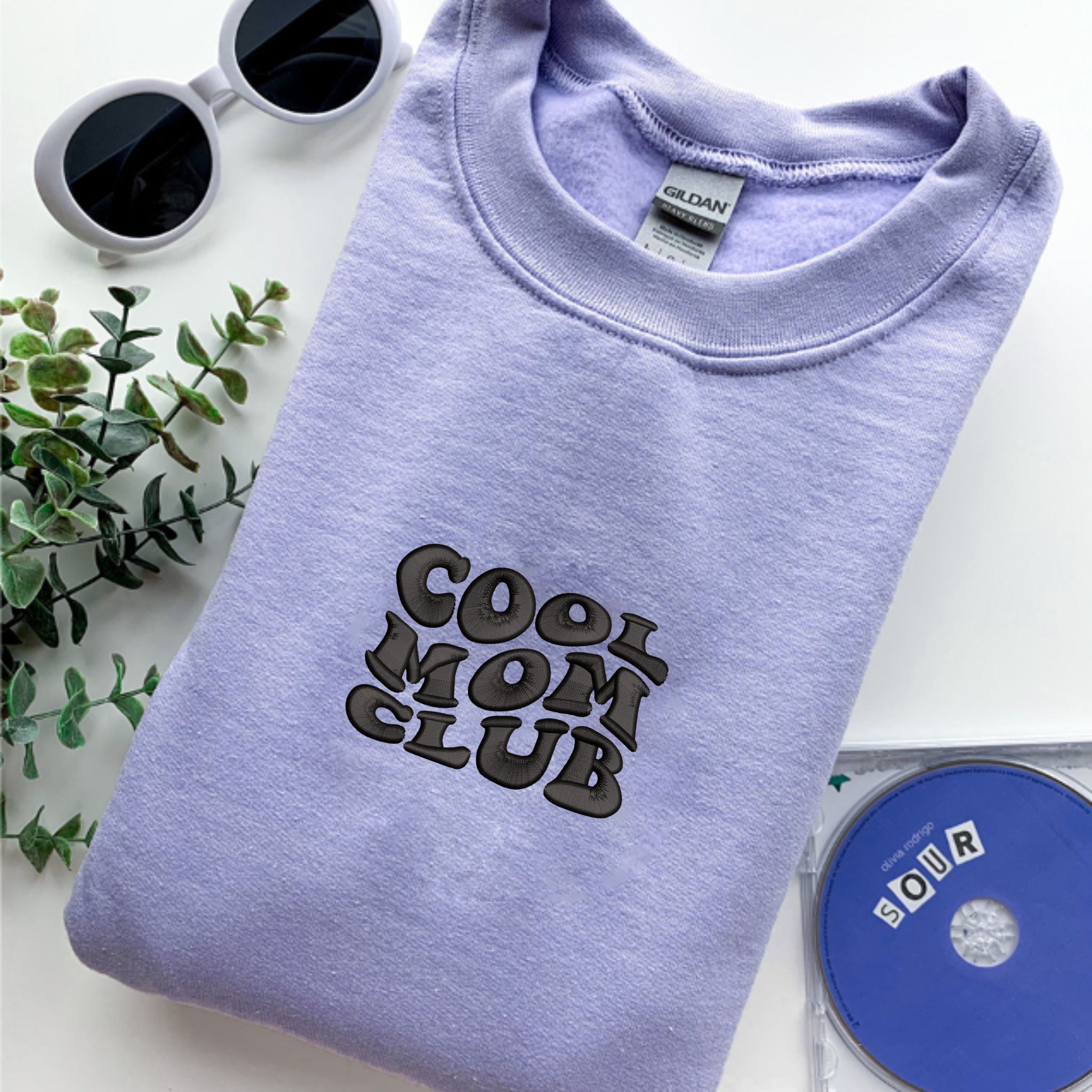 https://embroly.com/cdn/shop/products/cool-mom-club-embroidered-sweatshirt-cool-mom-crewneck-custom-mom-gift_5000x.jpg?v=1681290694